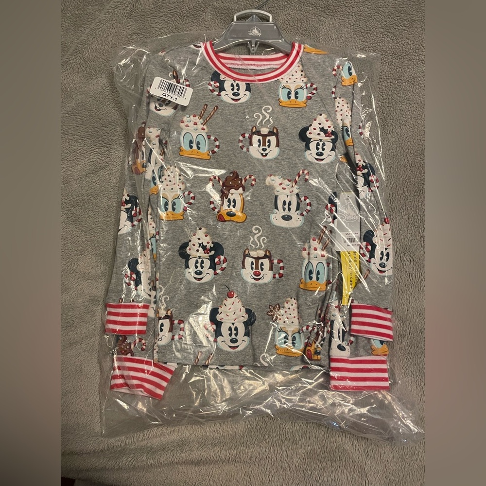 Disney Christmas Kids Size 5 Pajamas